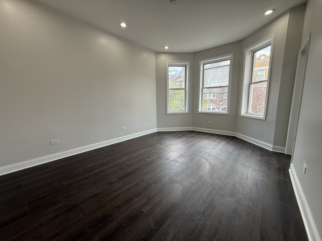 2533 S Drake Avenue - Photo 1