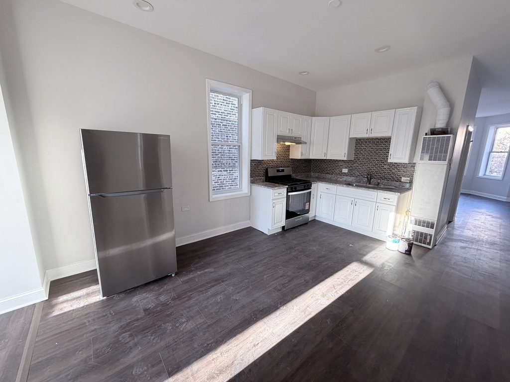 2533 S Drake Avenue - Photo 11