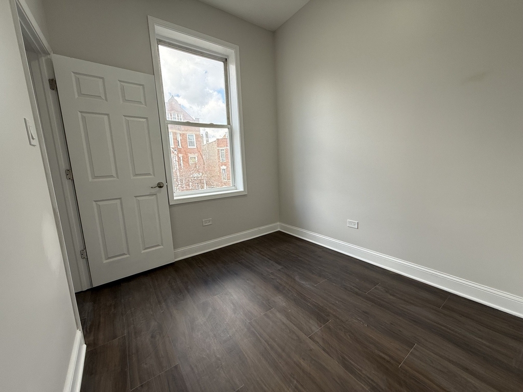 2533 S Drake Avenue - Photo 5