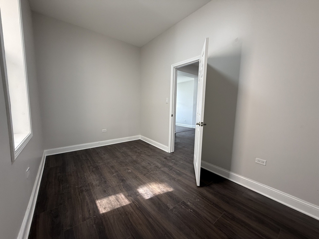 2533 S Drake Avenue - Photo 8