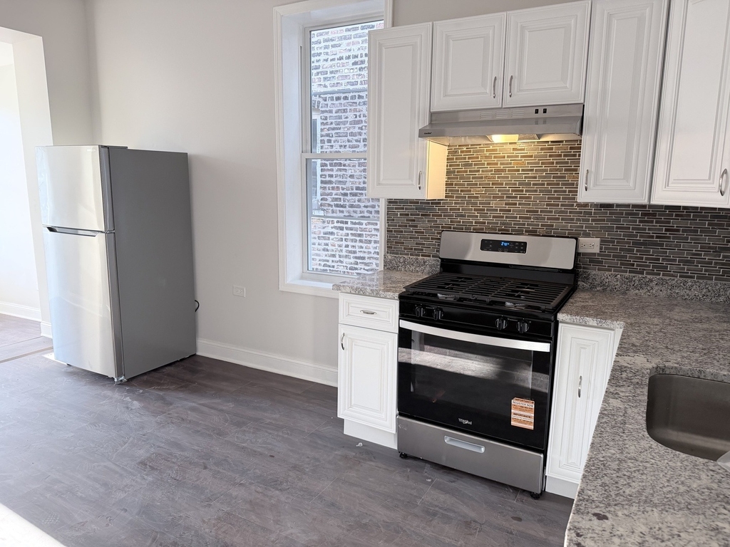 2533 S Drake Avenue - Photo 10