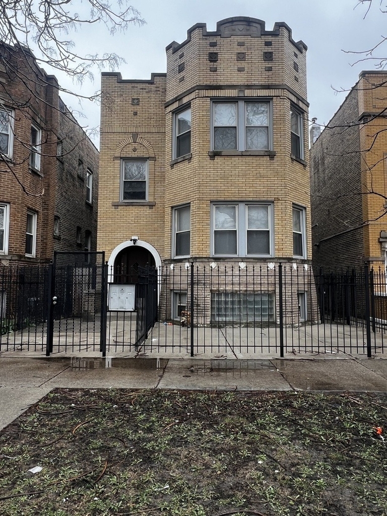 735 N Hamlin Avenue - Photo 21