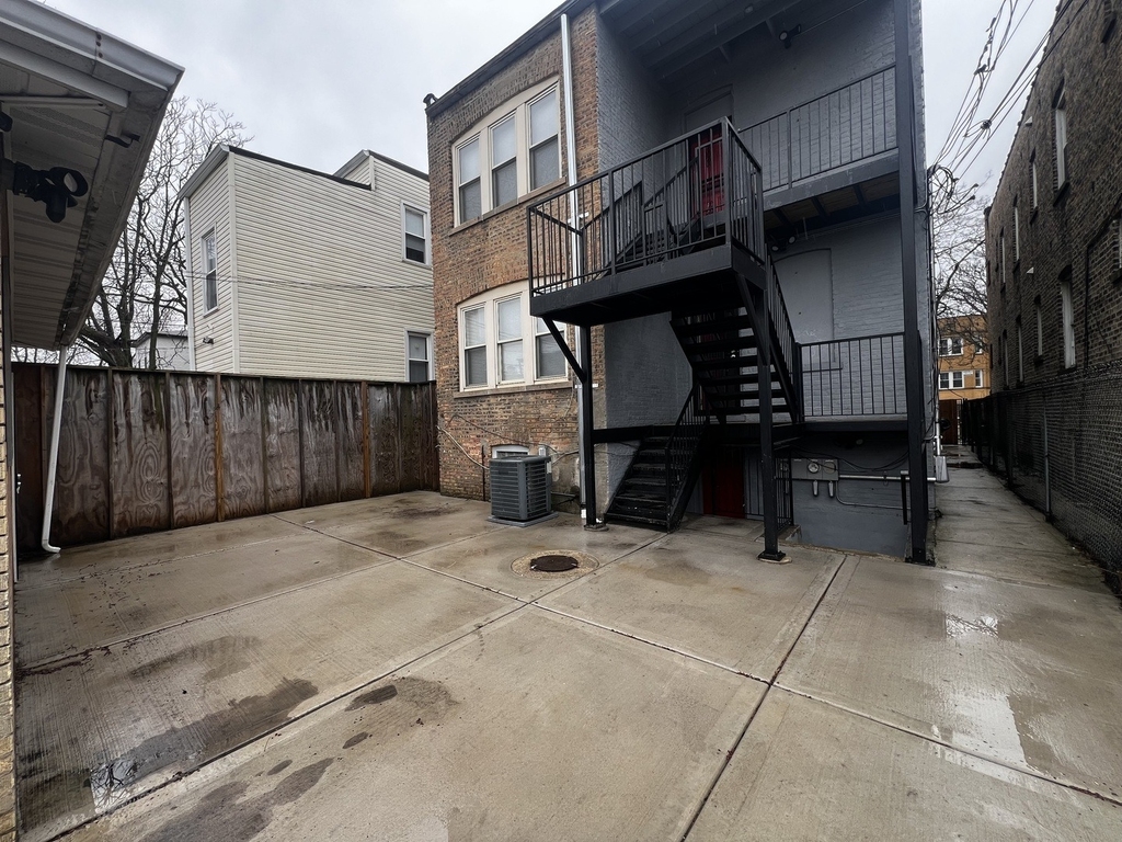 735 N Hamlin Avenue - Photo 18