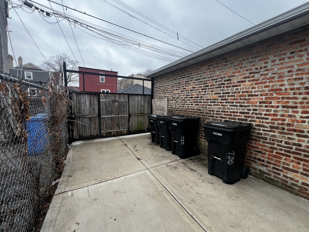735 N Hamlin Avenue - Photo 20