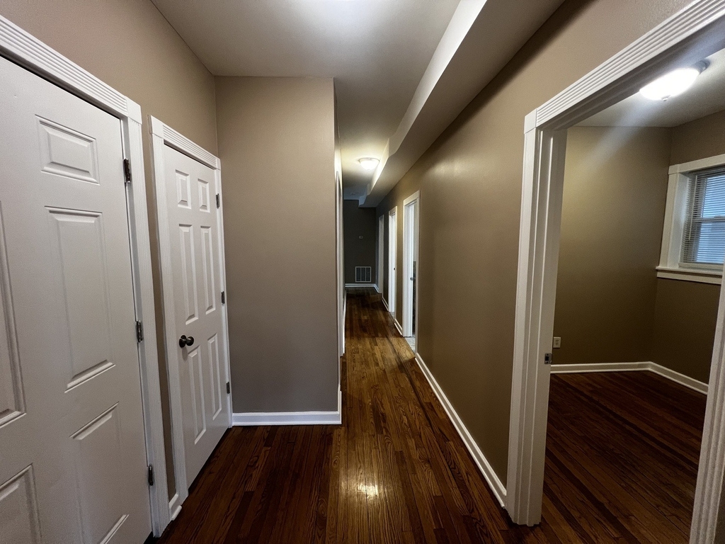 735 N Hamlin Avenue - Photo 2