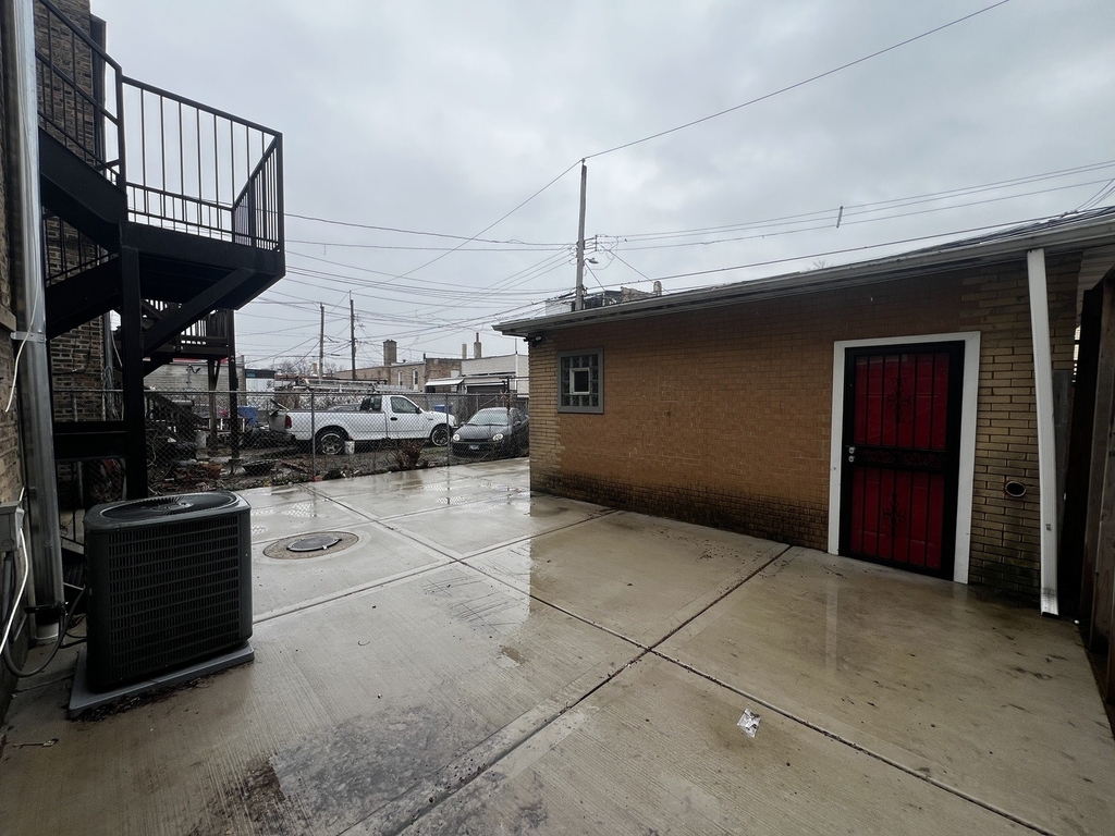 735 N Hamlin Avenue - Photo 19