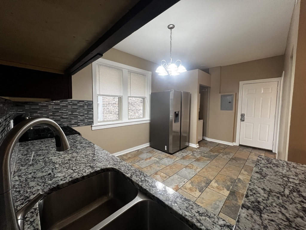 735 N Hamlin Avenue - Photo 13