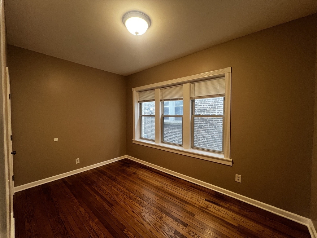 735 N Hamlin Avenue - Photo 11