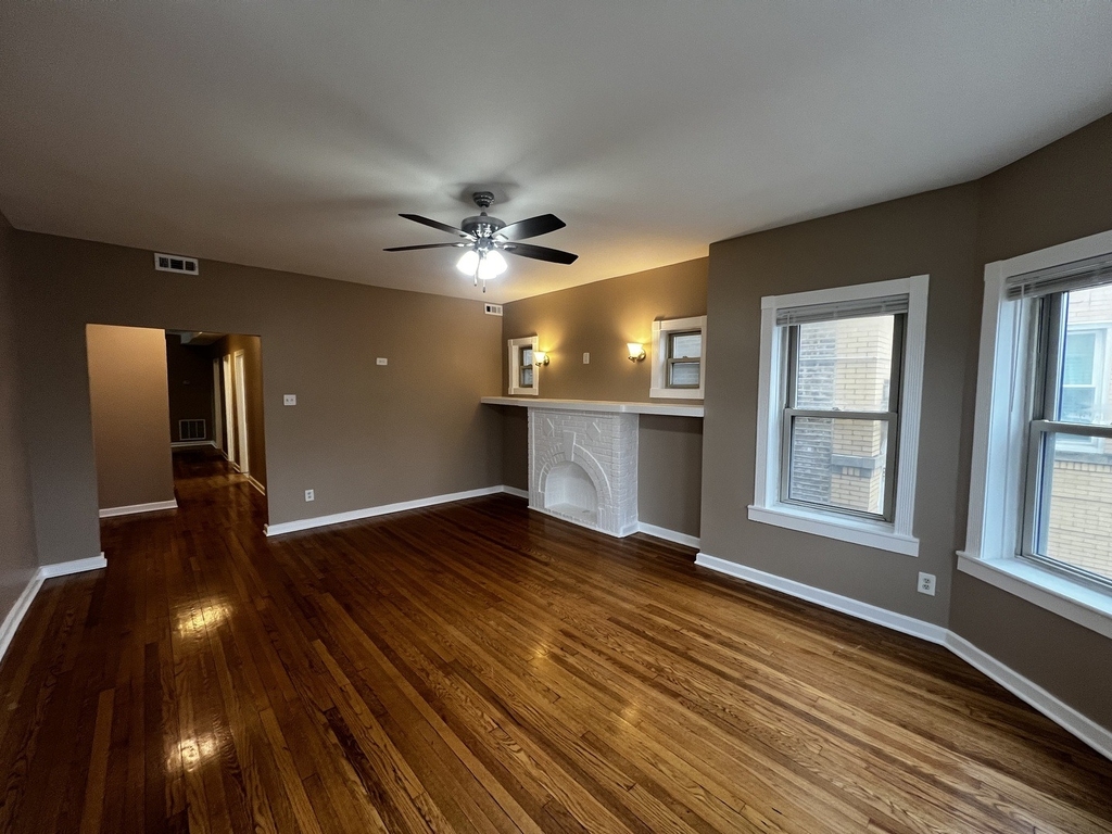 735 N Hamlin Avenue - Photo 1