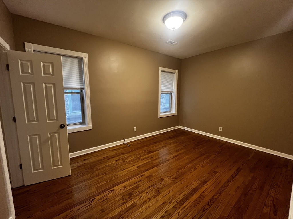 735 N Hamlin Avenue - Photo 5
