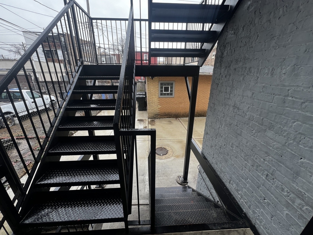 735 N Hamlin Avenue - Photo 17