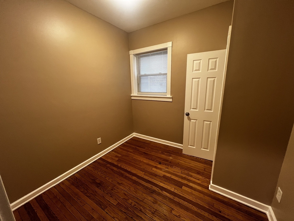 735 N Hamlin Avenue - Photo 3