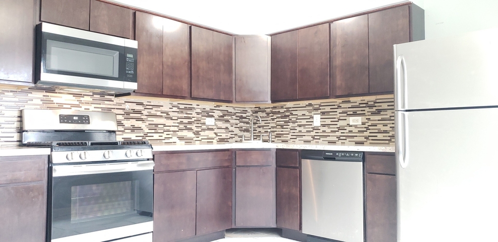 239 Malibu Drive - Photo 2