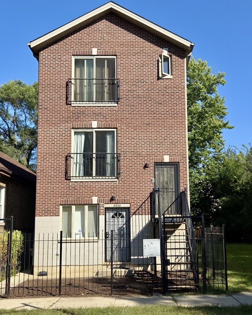 6439 S Saint Lawrence Avenue - Photo 0
