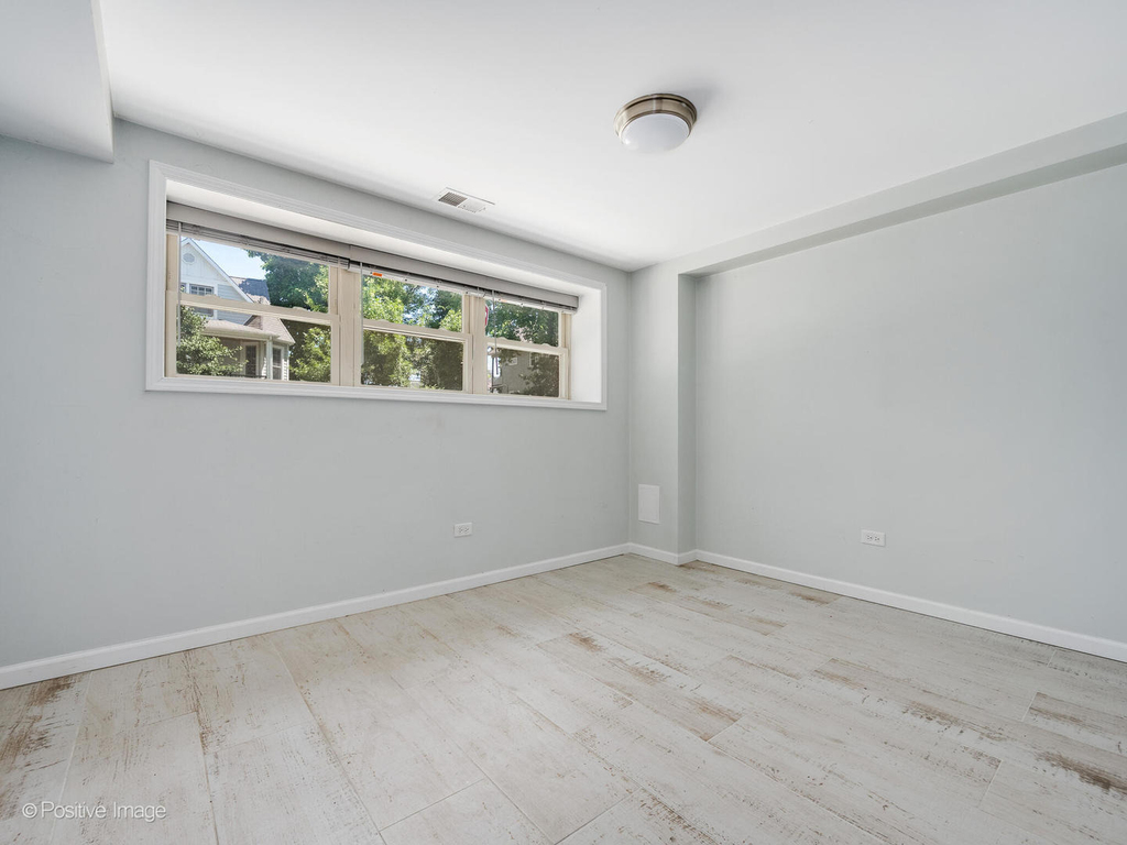 5134 N Oakley Avenue - Photo 8