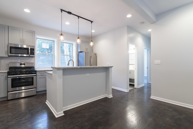 5134 N Oakley Avenue - Photo 1