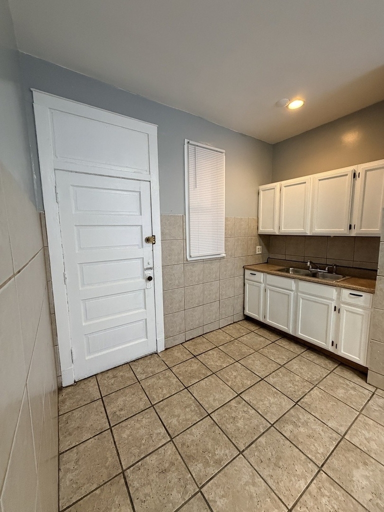7700 S Green Street - Photo 3