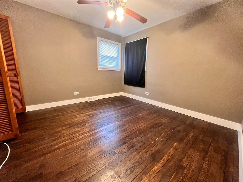 16w611 56th Street - Photo 5