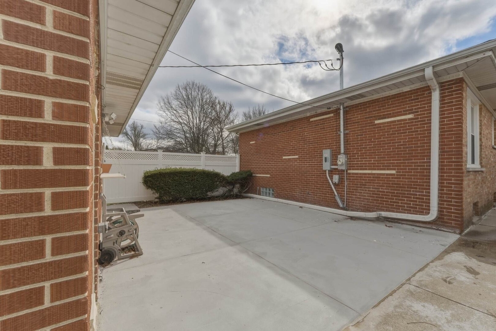 8901 Moody Avenue - Photo 24