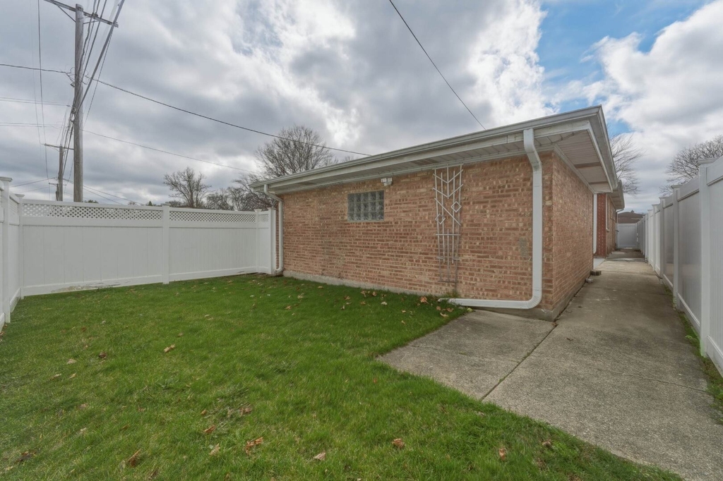 8901 Moody Avenue - Photo 26