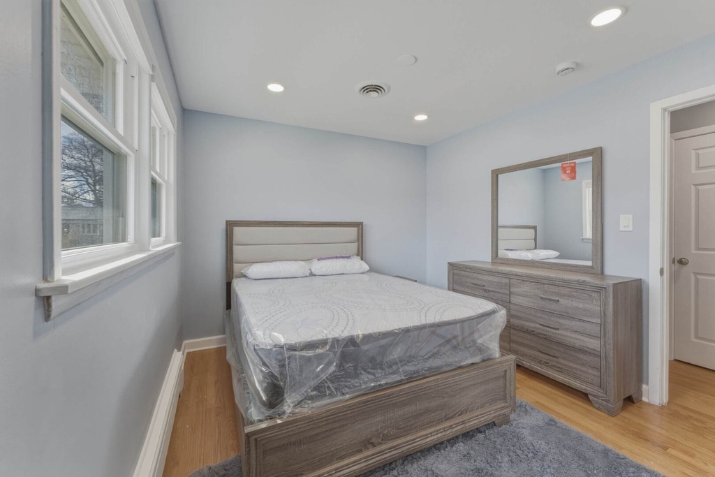 8901 Moody Avenue - Photo 10