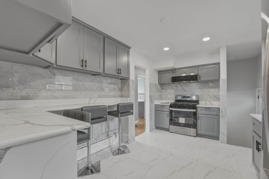 8901 Moody Avenue - Photo 5