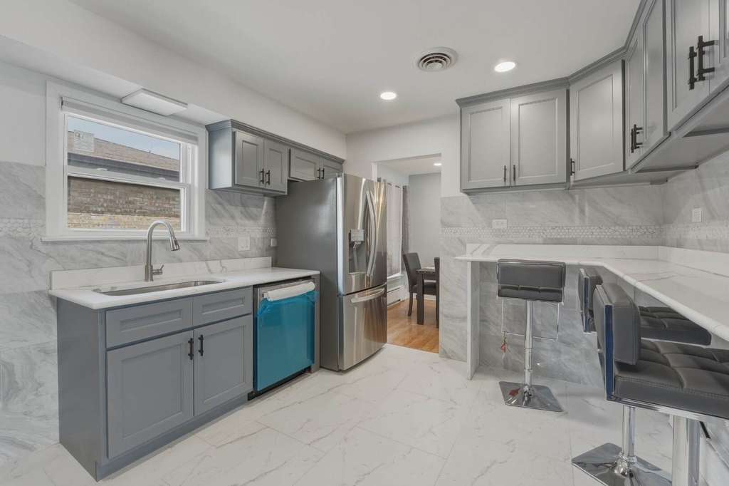 8901 Moody Avenue - Photo 4