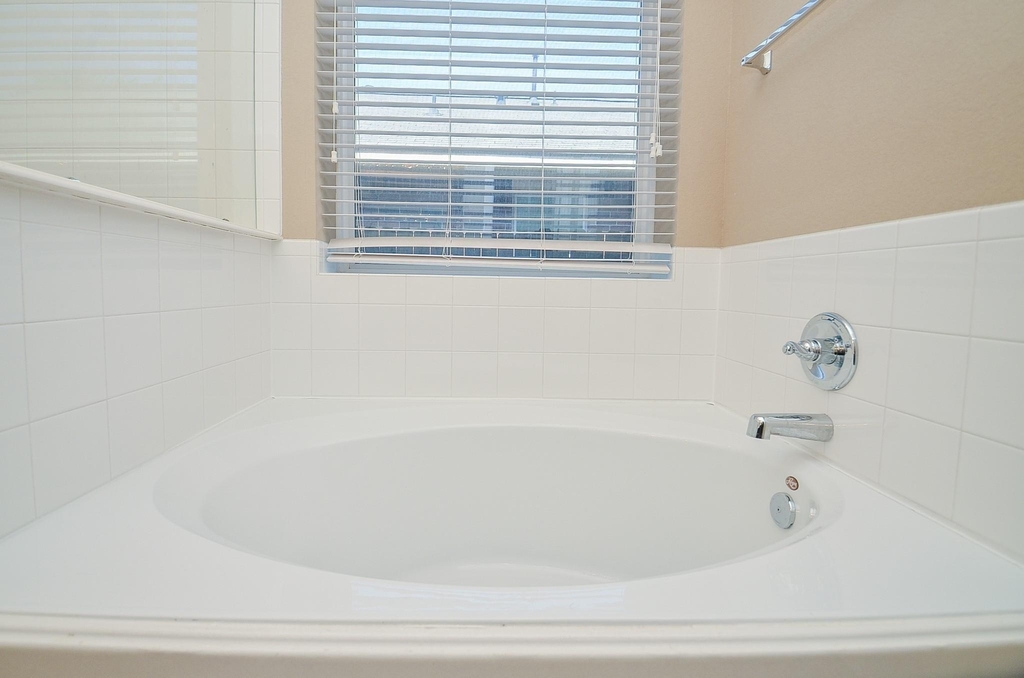 2403 Summers Glen Court - Photo 10