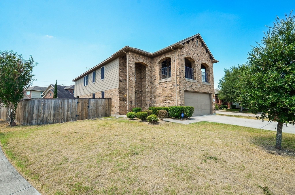 2403 Summers Glen Court - Photo 1