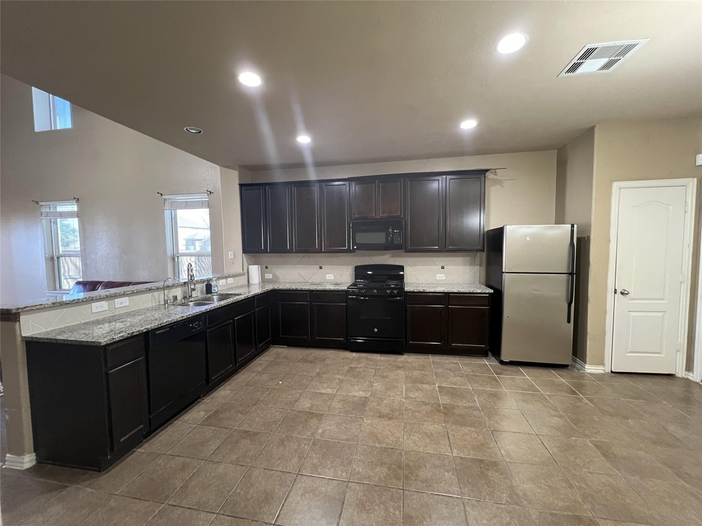 2403 Summers Glen Court - Photo 5
