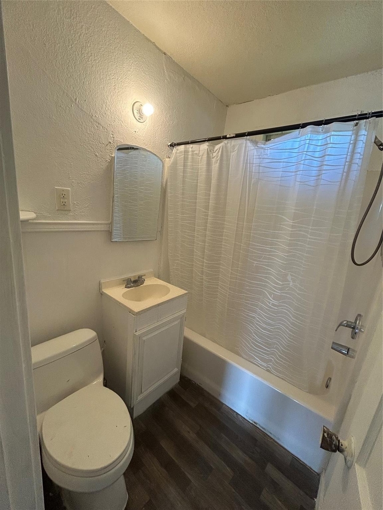 1102 W 10th Street - Photo 8