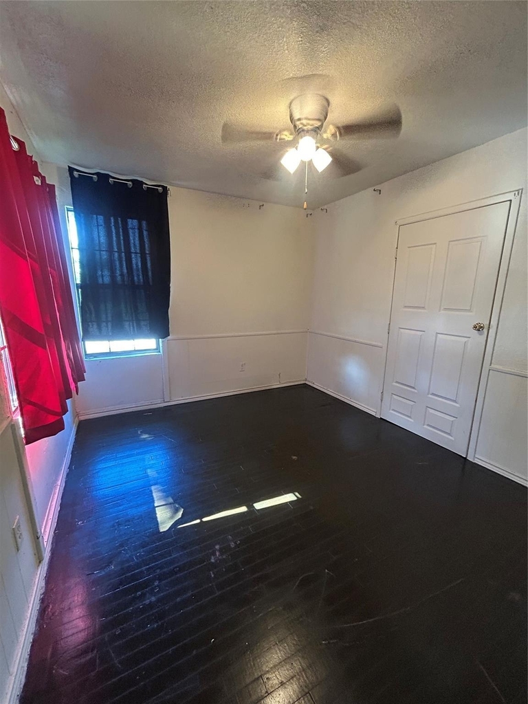 1102 W 10th Street - Photo 6