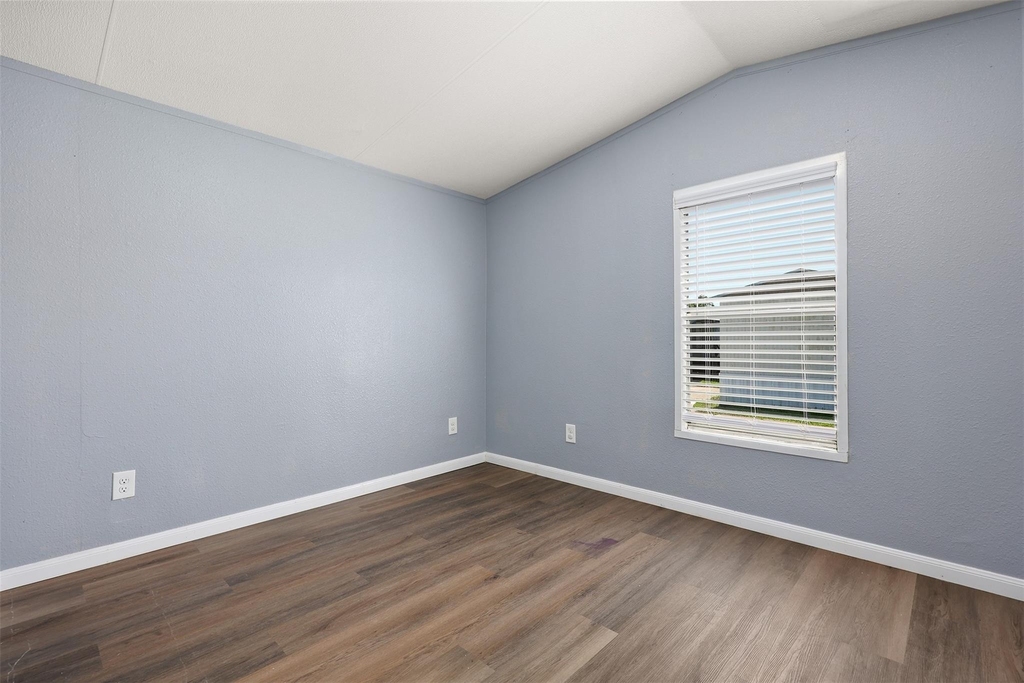 2222 N Austin Avenue - Photo 11
