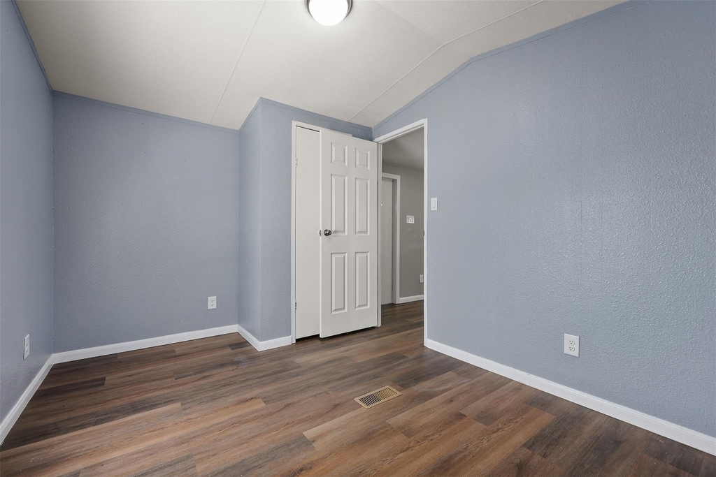 2222 N Austin Avenue - Photo 12