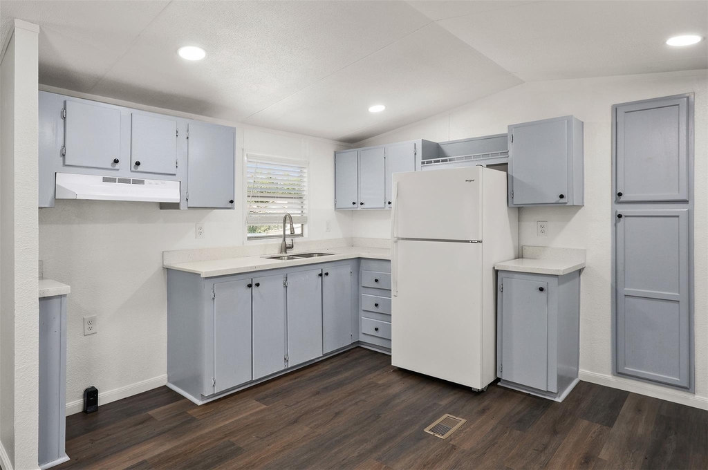 2222 N Austin Avenue - Photo 9