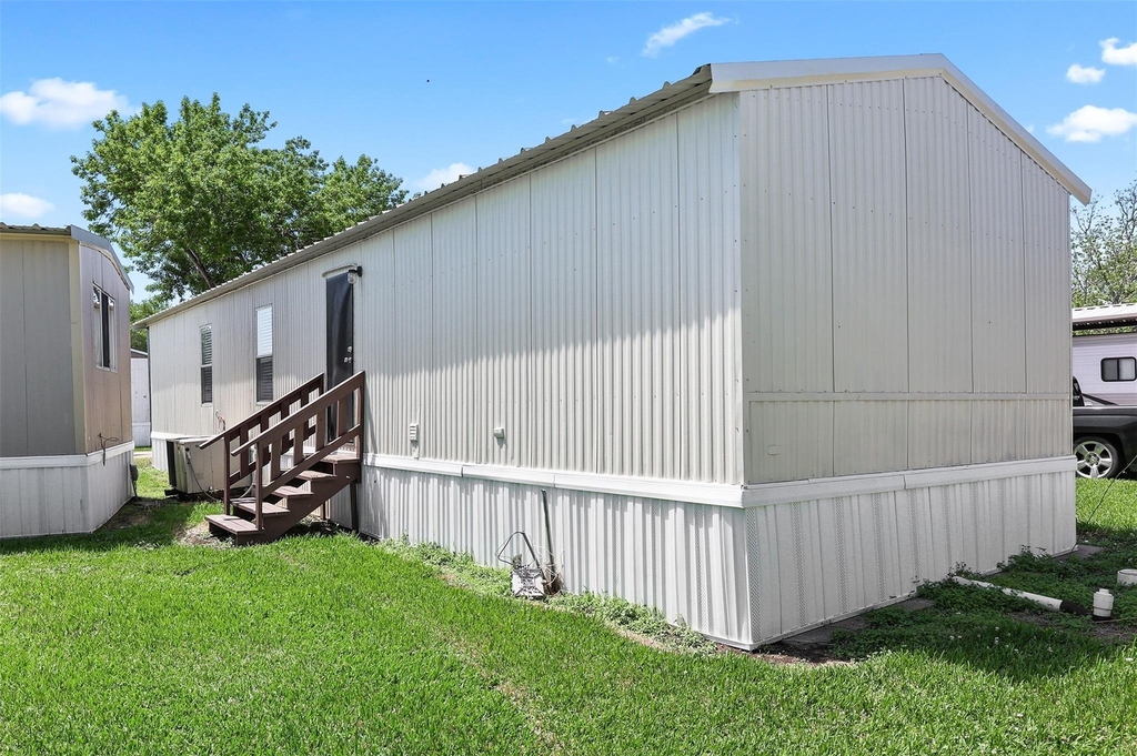 2222 N Austin Avenue - Photo 4