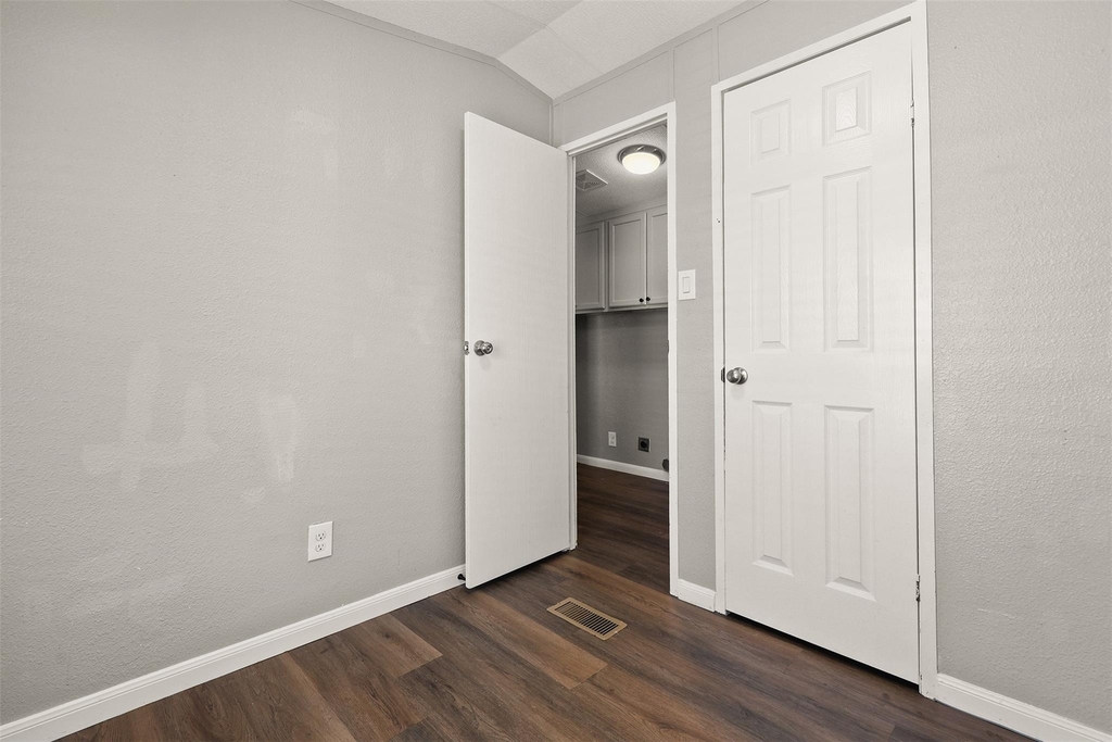 2222 N Austin Avenue - Photo 14