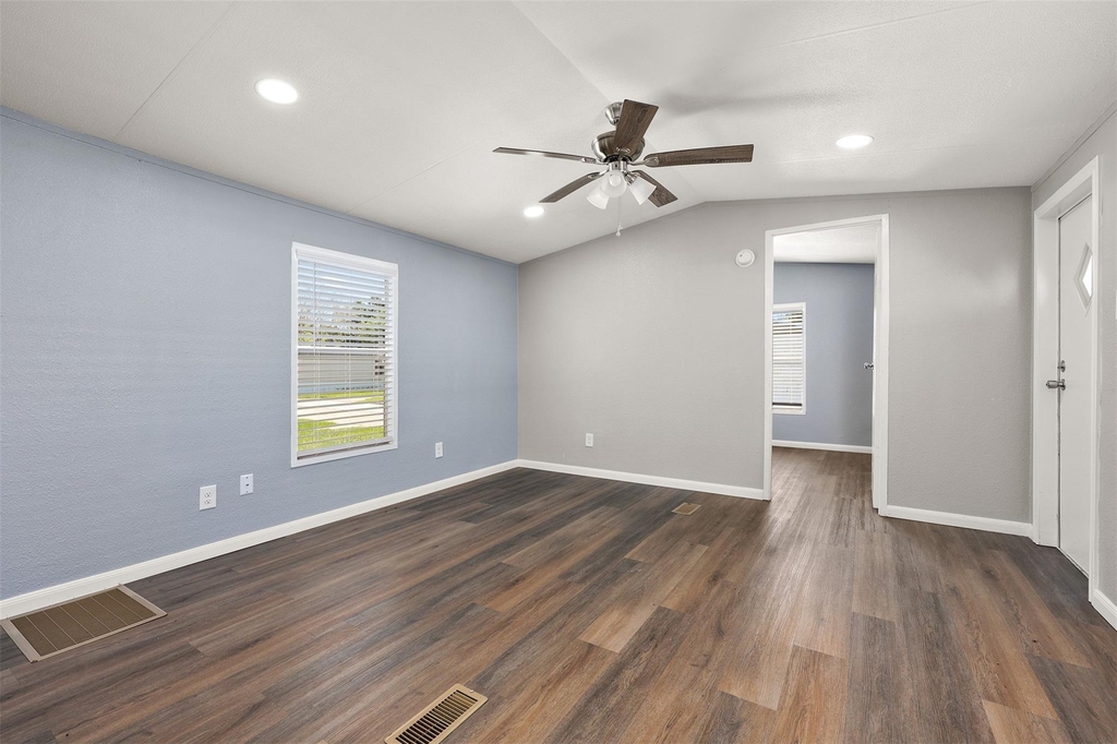 2222 N Austin Avenue - Photo 6