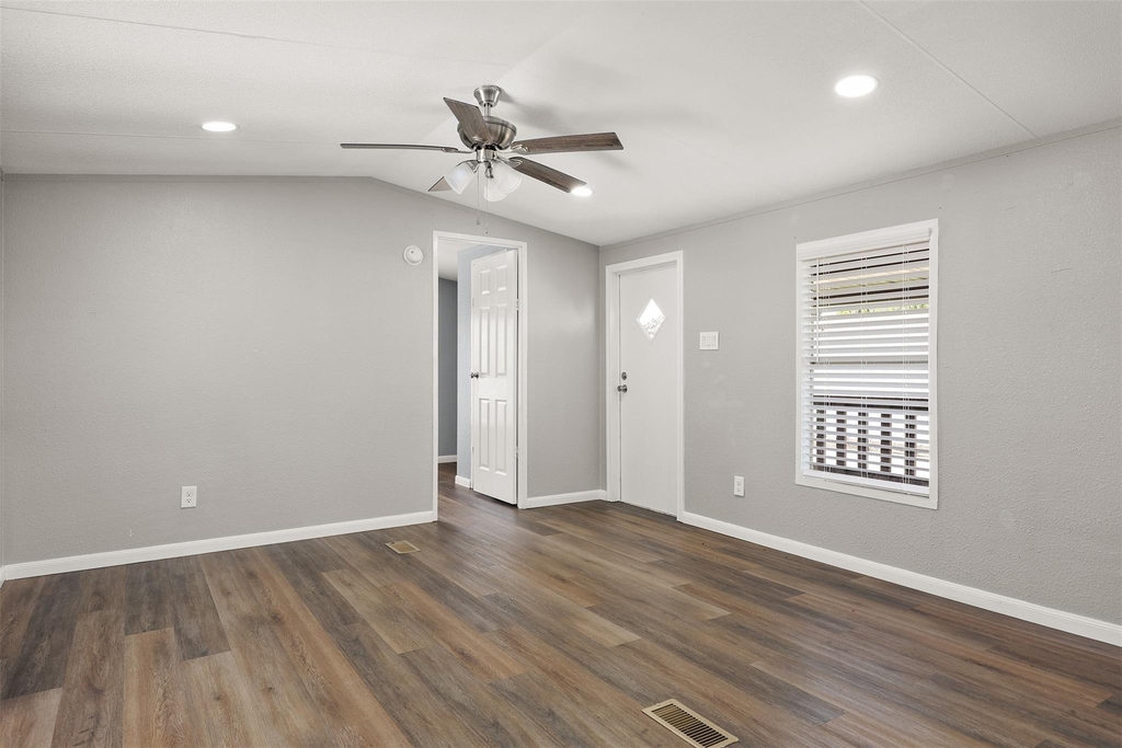 2222 N Austin Avenue - Photo 5