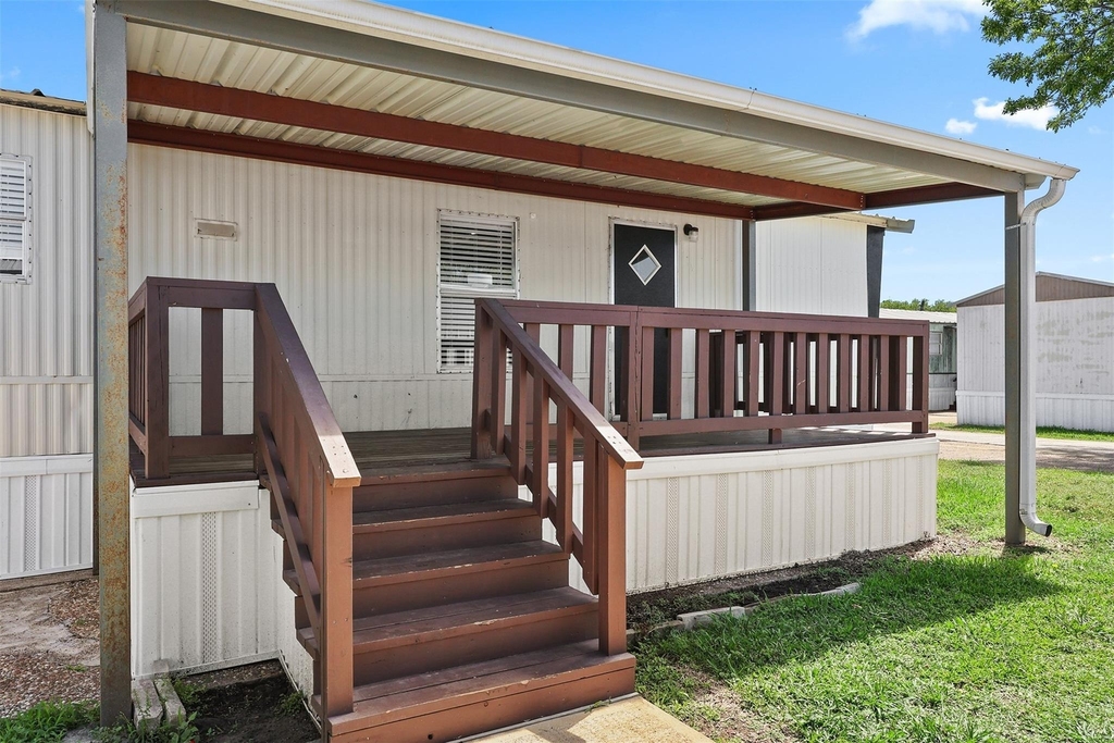2222 N Austin Avenue - Photo 2