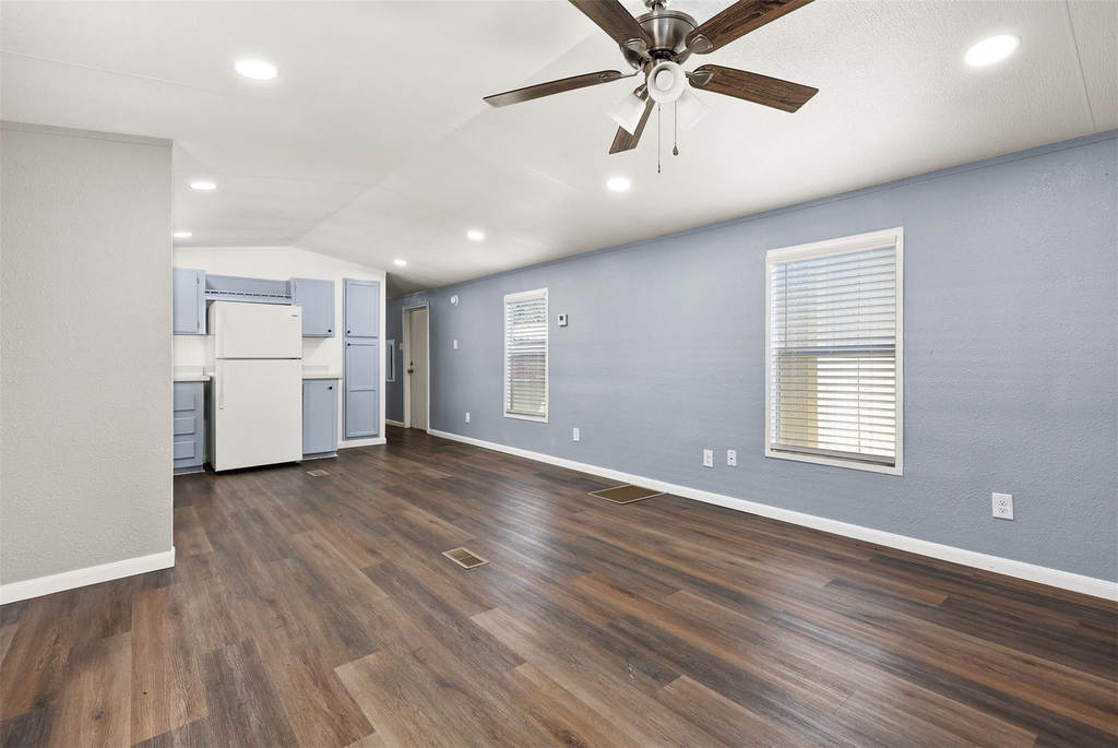 2222 N Austin Avenue - Photo 8