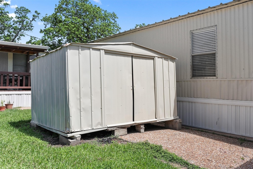 2222 N Austin Avenue - Photo 3