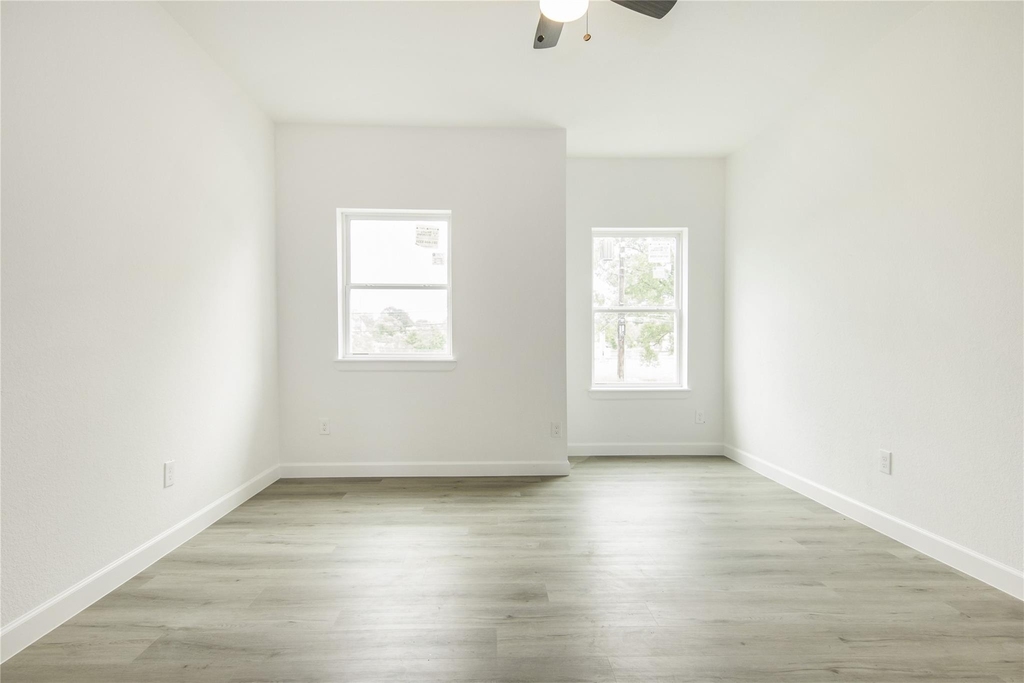 2305 Sakowitz Street - Photo 4