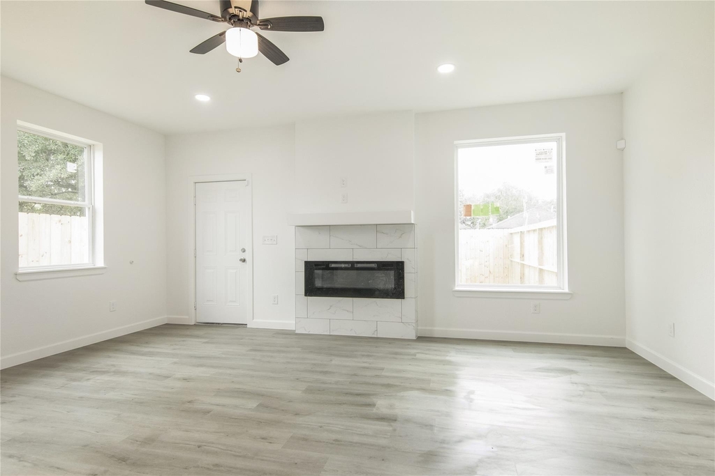 2305 Sakowitz Street - Photo 3