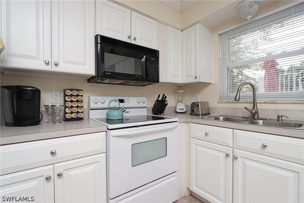 940 3rd Street S - Photo 4