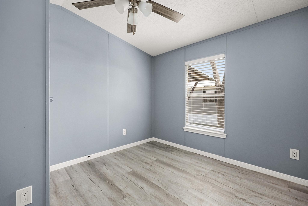 2222 N Austin Avenue - Photo 12