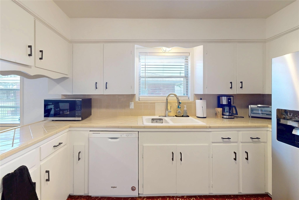 4826 Waynesboro Drive - Photo 10