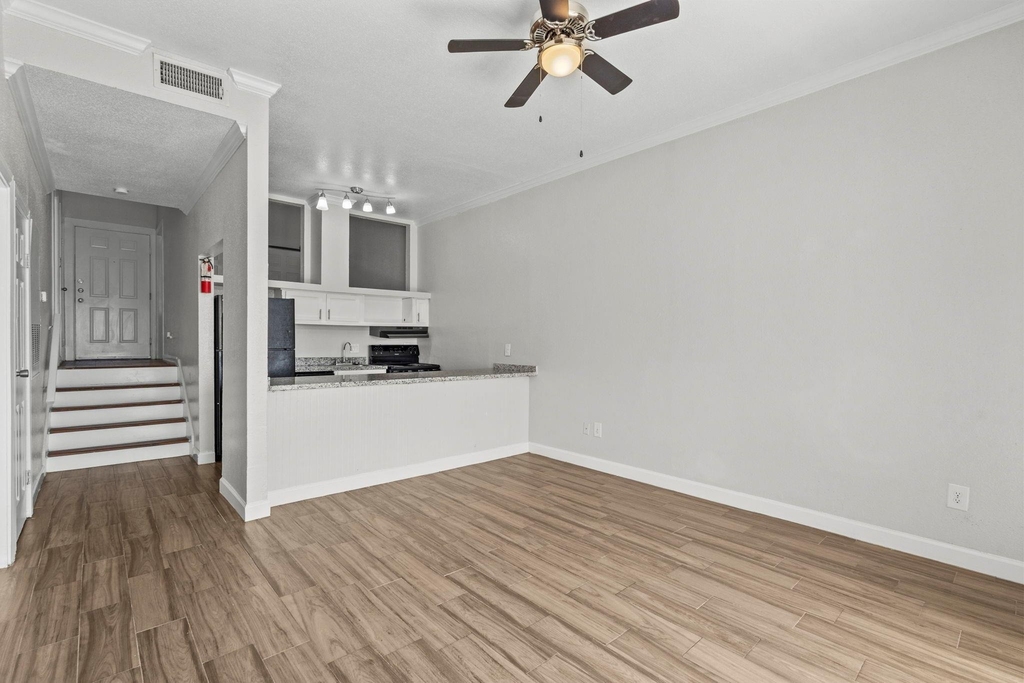 7820 Seawall Boulevard - Photo 4