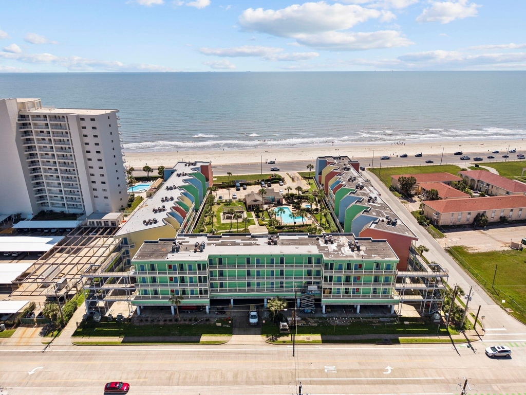 7820 Seawall Boulevard - Photo 0