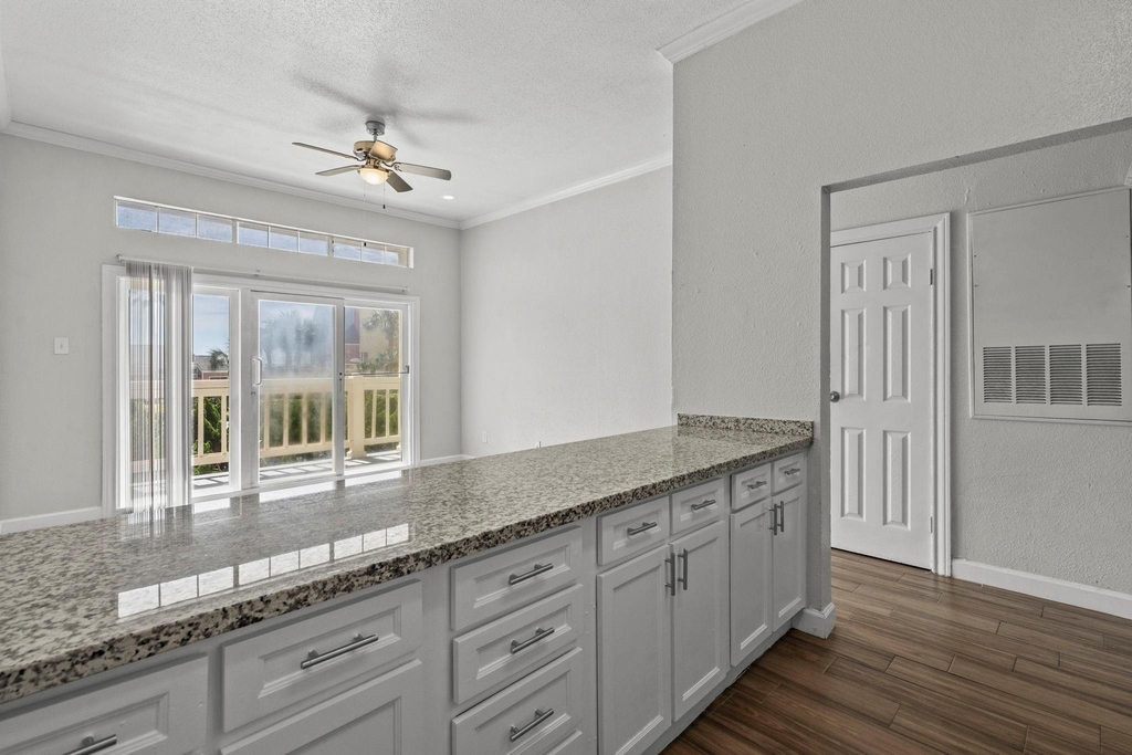 7820 Seawall Boulevard - Photo 42